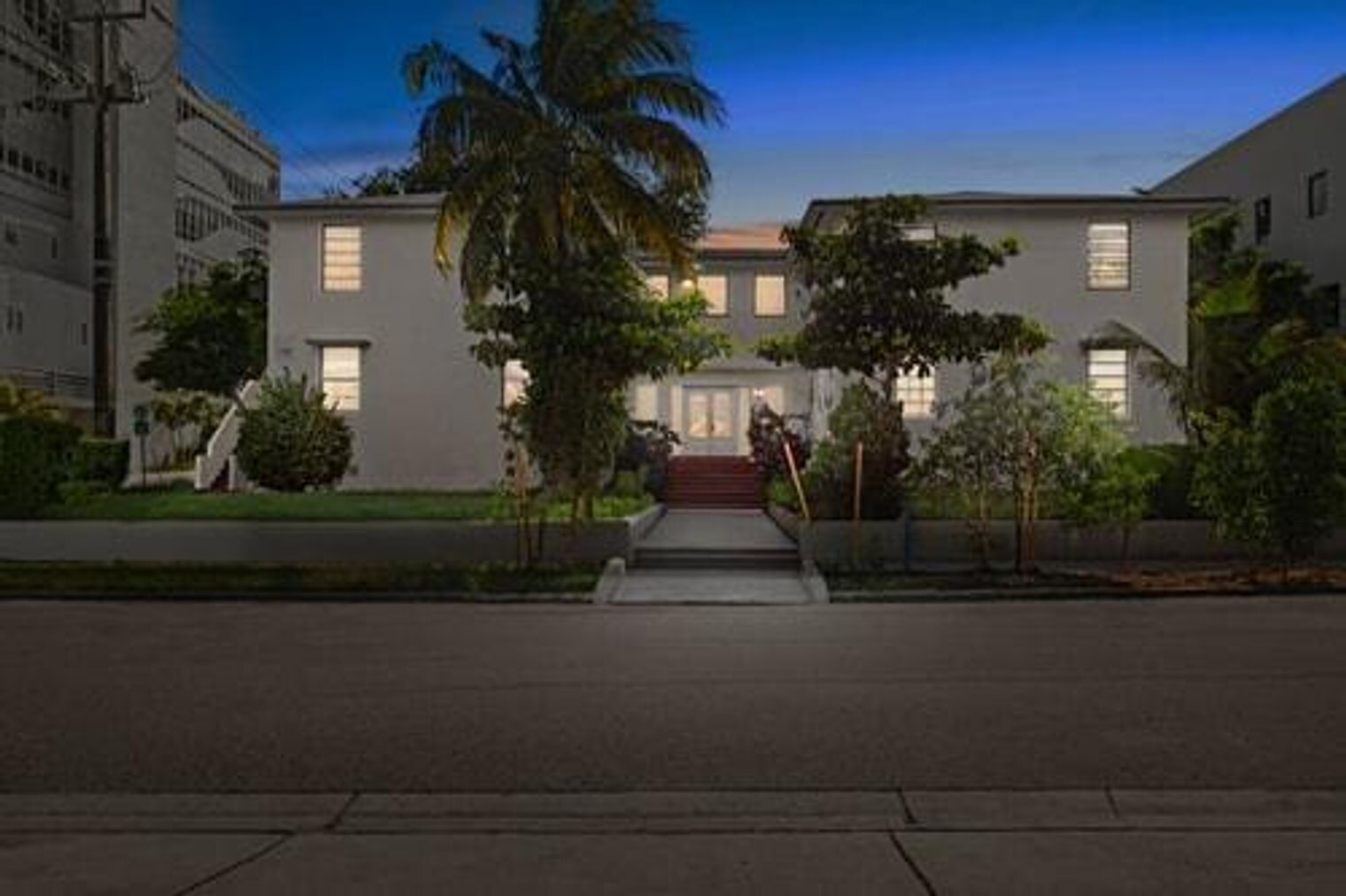 Building Photo - 680 SW 7th Ave