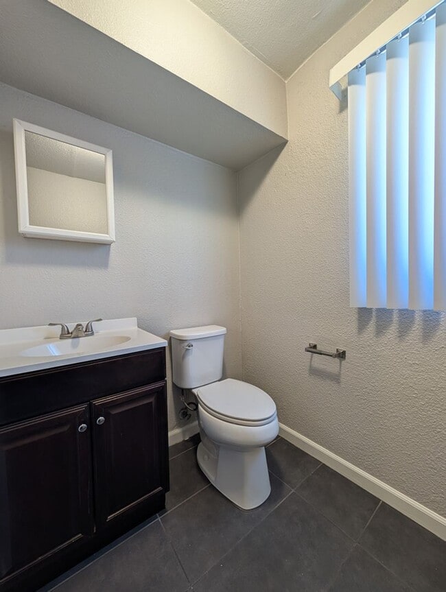 Building Photo - 2 BEDROOM APARTMENT IN DOWNTOWN LAS VEGAS