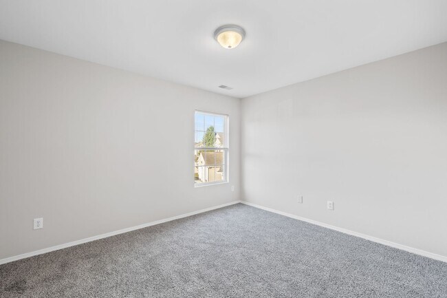 Building Photo - Spacious Northlake Home Offering Style, Co...