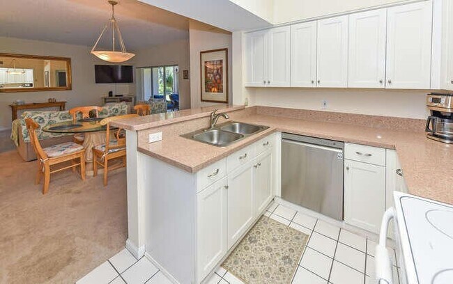 Building Photo - 4105 Fairway Dr N