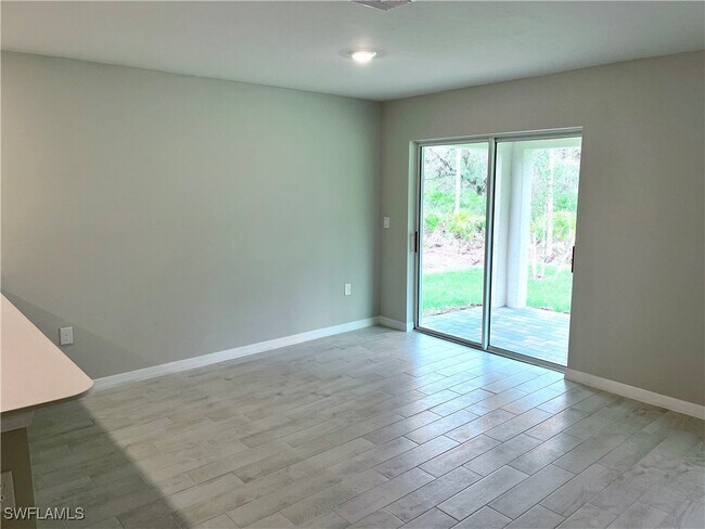 Building Photo - 3020 N Lakewood Rd