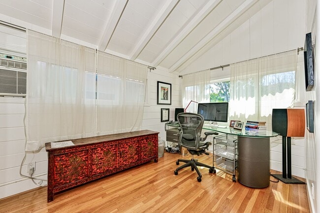 Building Photo - Furnished Master Suite Near Manhattan Beach! All Utilities & Internet Included!