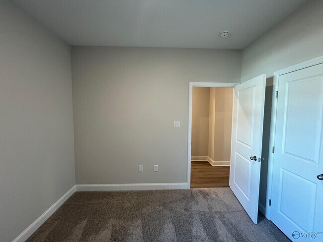 Building Photo - 3131 Lea Ln SE