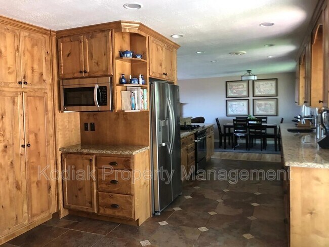 Building Photo - 3397 Eastwood Dr