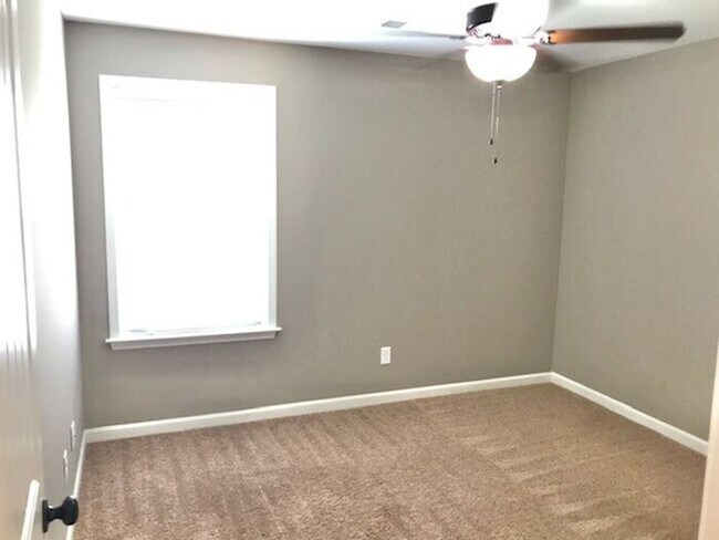 Building Photo - Available Now! 4-Bedroom 2.5 Bath Home In ...