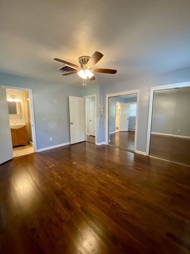 Building Photo - Beautiful Elizabeth River Home