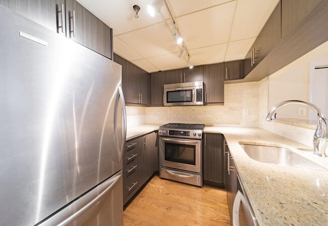 Building Photo - 357 Varick St