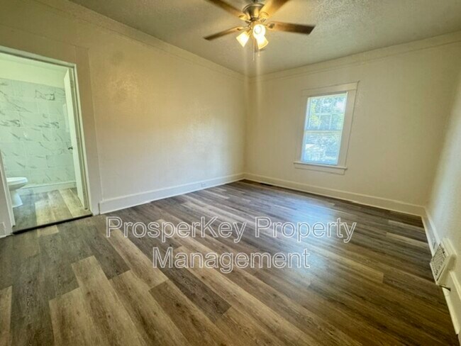 Building Photo - 2309 Willard St