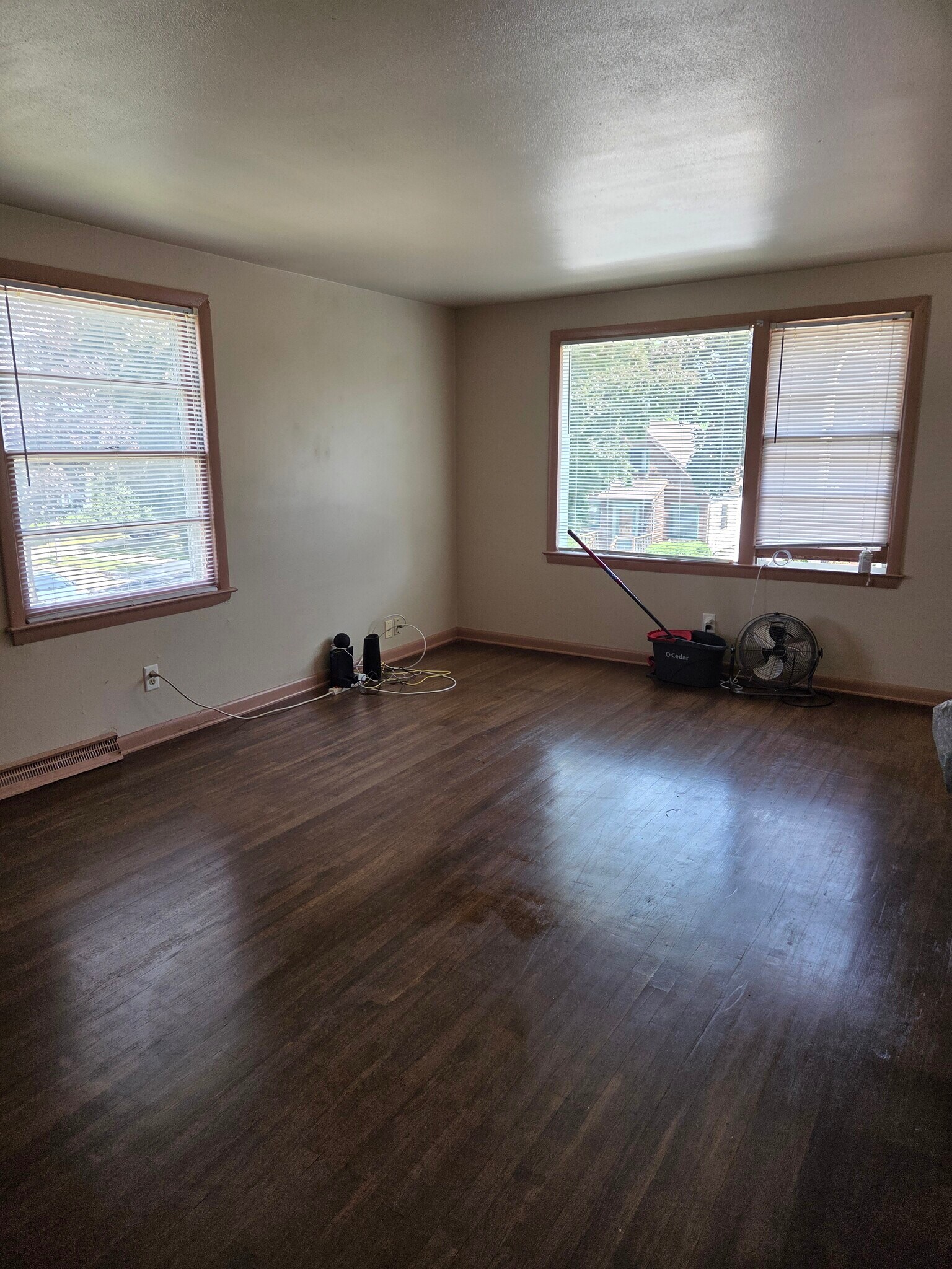 Building Photo - 453 S 72nd St