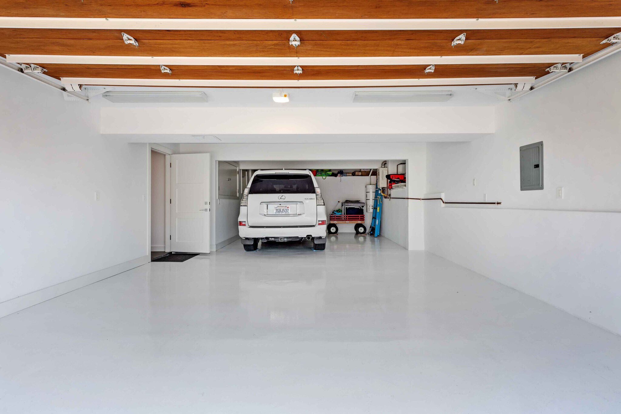 Building Photo - 716 Manhattan Ave