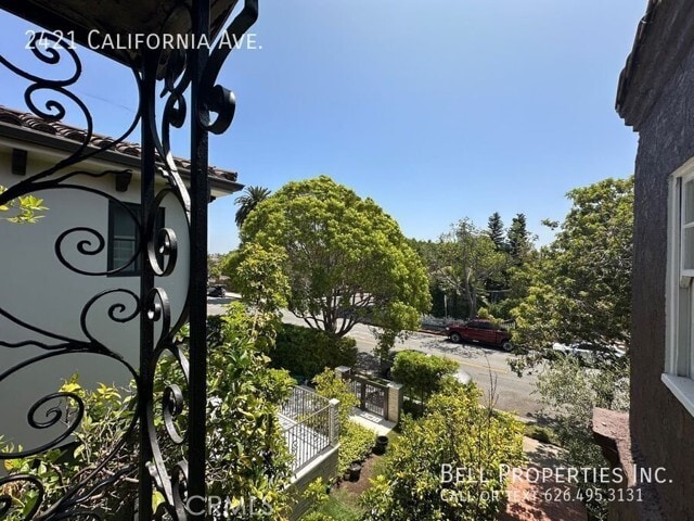 Building Photo - 2421 California Ave