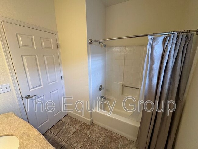 Building Photo - 540 W Birch Ct