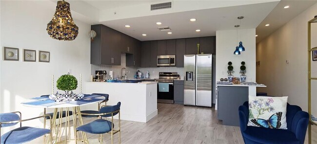 Building Photo - 1709 N Tamiami Trl