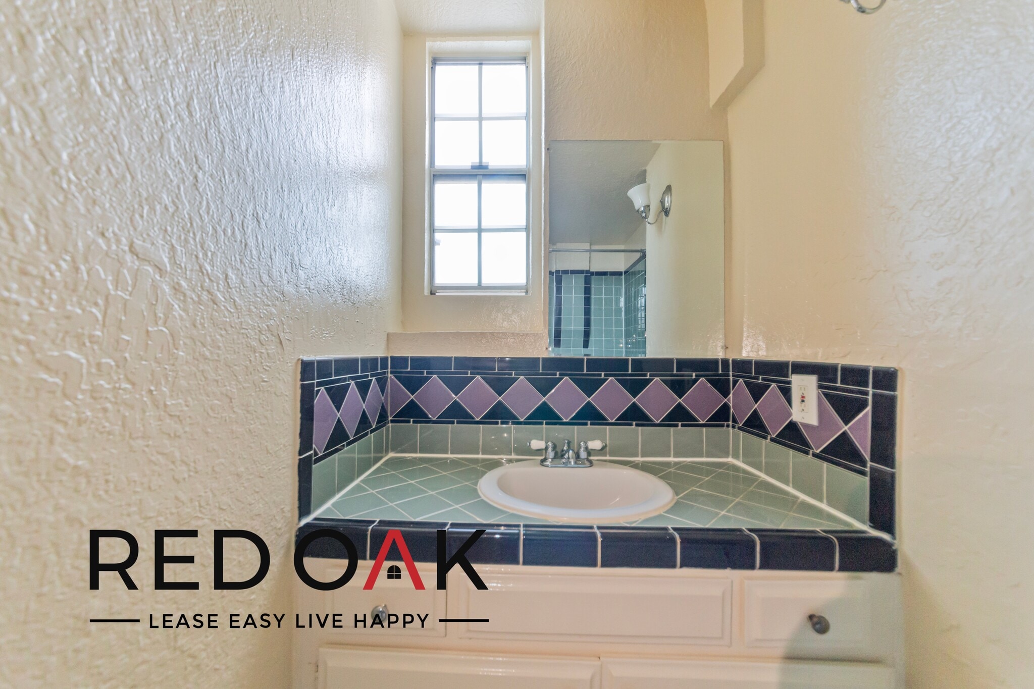 Building Photo - 5640 Franklin Ave