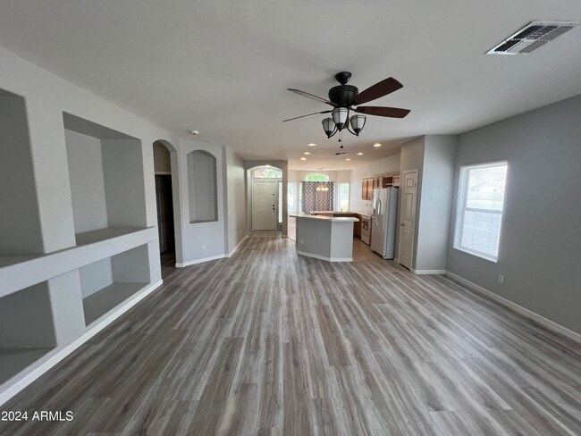 Building Photo - 4233 N 125th Ave