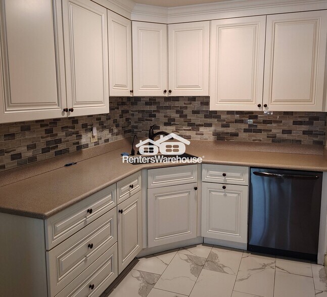 Building Photo - 318 N 56th St