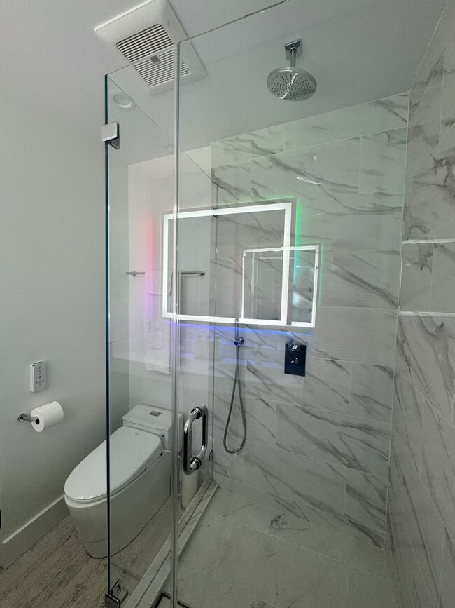 Building Photo - Stunning Ocean Front Location