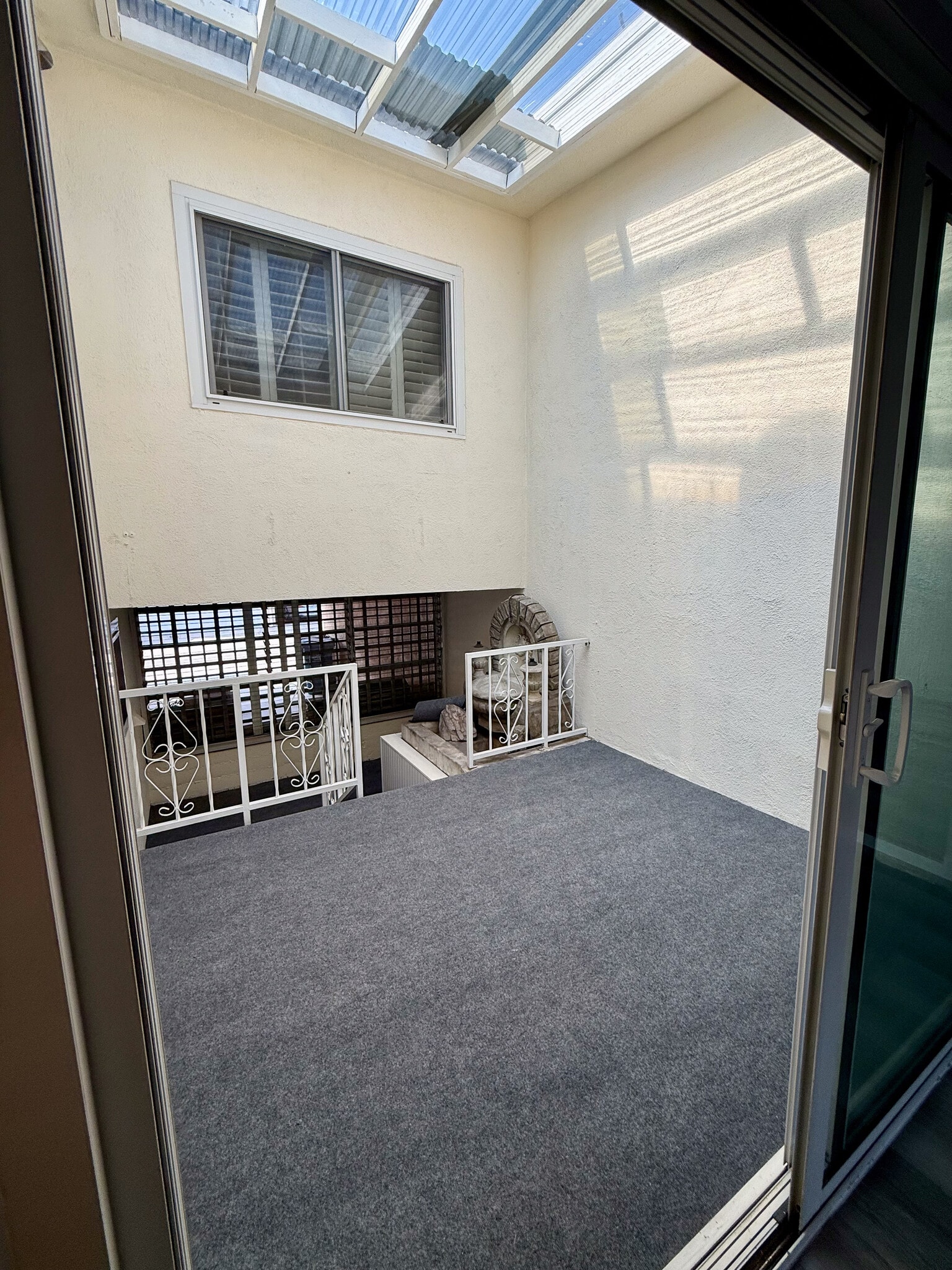 Fully enclosed sun room off of dining room and kitchen - 3500 W Manchester Blvd