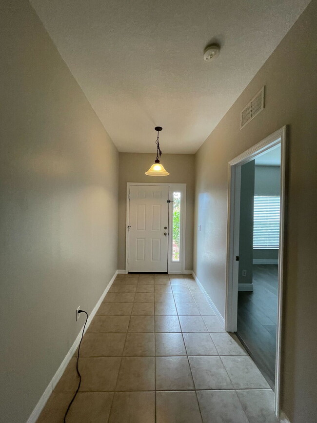 Building Photo - Charming 4-Bedroom Haven