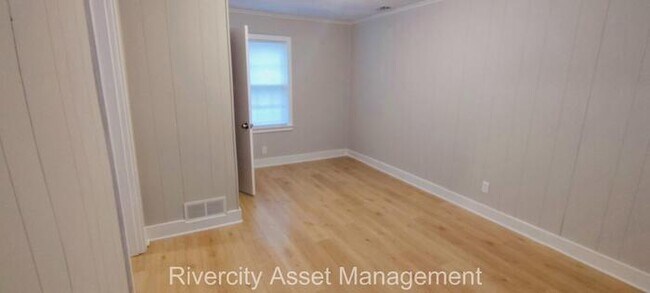 Building Photo - This Home Won't Be Vacant Long!!!!! Section 8 Friendly!!!!