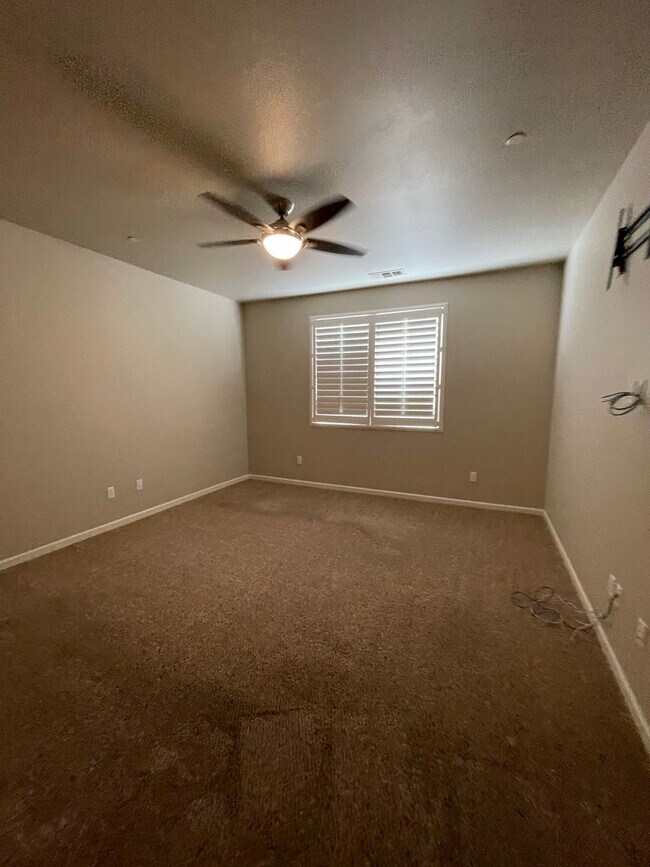 Building Photo - Lovely Clovis home, coming soon!
