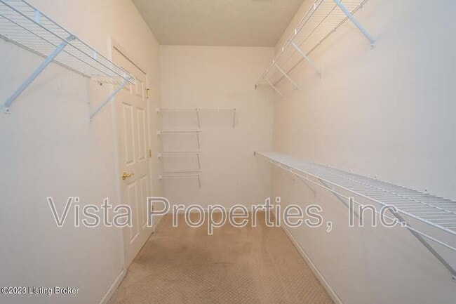 Building Photo - 2704 Bradford Commons Dr