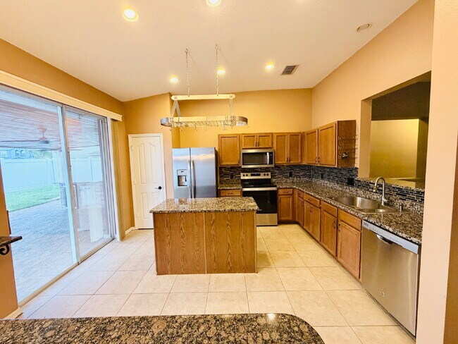 Building Photo - Spacious 3-Bedroom Home with 2 Full Baths in Charming Mulberry Home with Outdoor Kitchen!