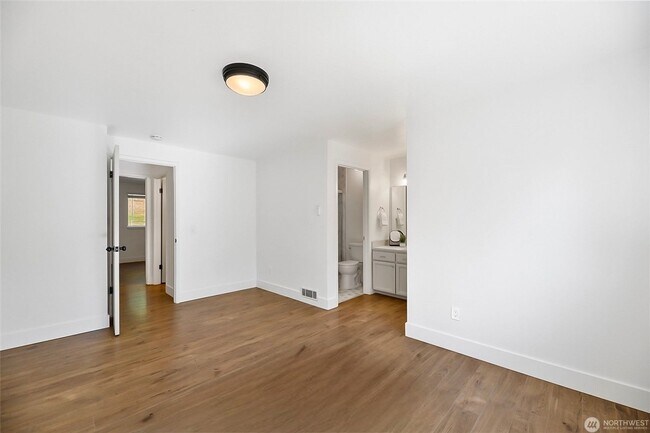 Building Photo - Fobes Hill Rental!