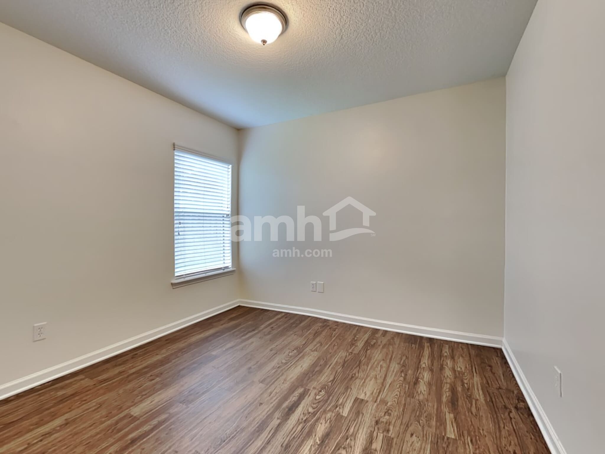 Building Photo - 587 Arborwood Dr