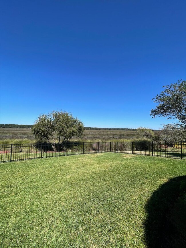 Building Photo - Luxury 3BR/3.5BA + Office in Winding River...