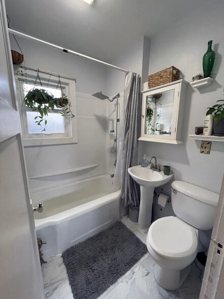 Building Photo - 25 N Reserve Ave