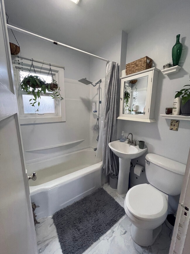 Building Photo - 25 N Reserve Ave