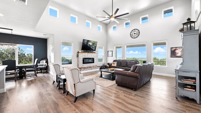 Building Photo - 2330 Sunset Ridge