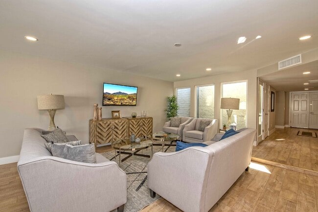 Building Photo - 7842 E MacKenzie Dr