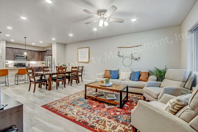 Building Photo - 2726 Barnstormer St