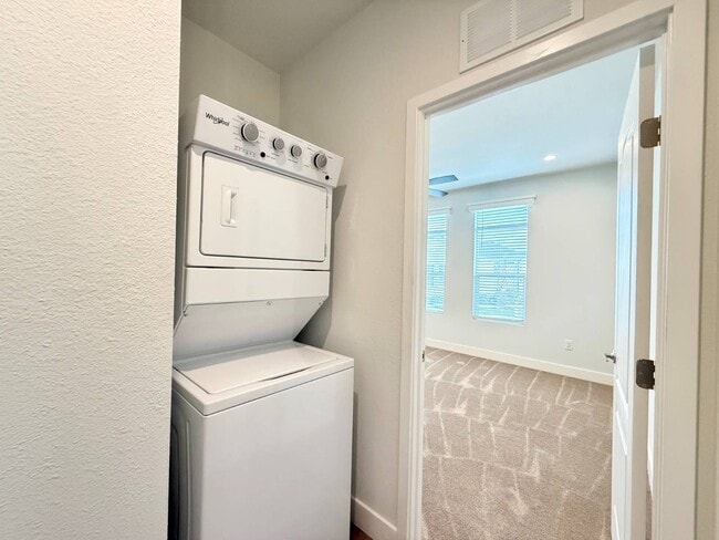 Building Photo - 41 Spruce Via