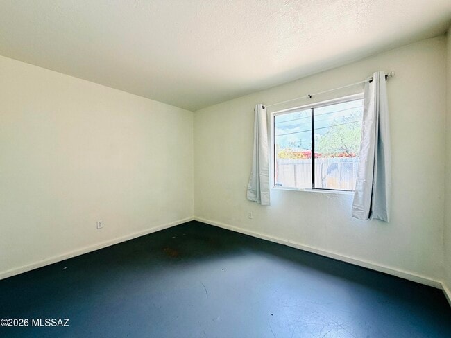 Building Photo - 1028 E Hedrick Dr