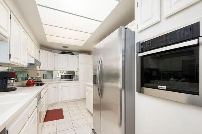 Building Photo - 910 Island Dr