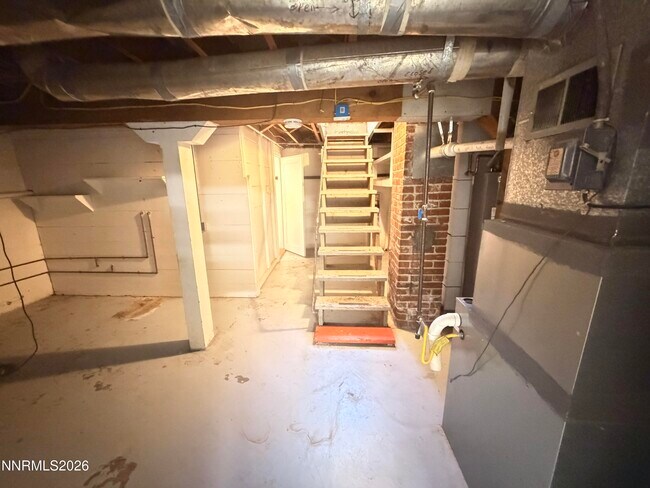Building Photo - 541 Thoma St