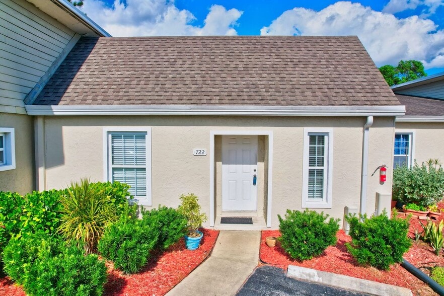 Building Photo - 706 111th Ave N