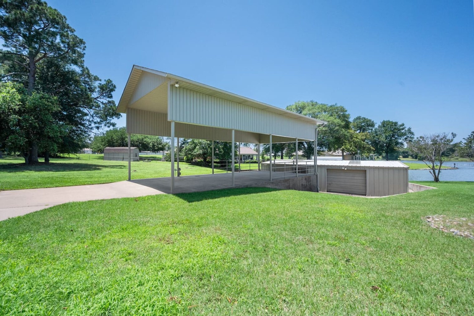 Building Photo - 1012 Chestnut Dr