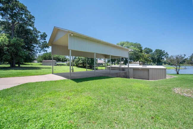 Building Photo - 1012 Chestnut Dr