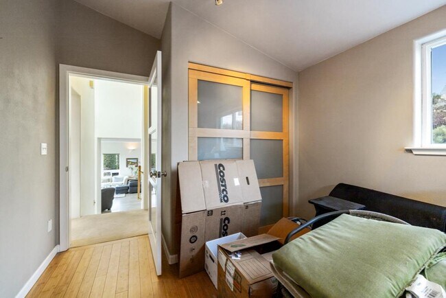 Building Photo - 5663 Basin View Dr