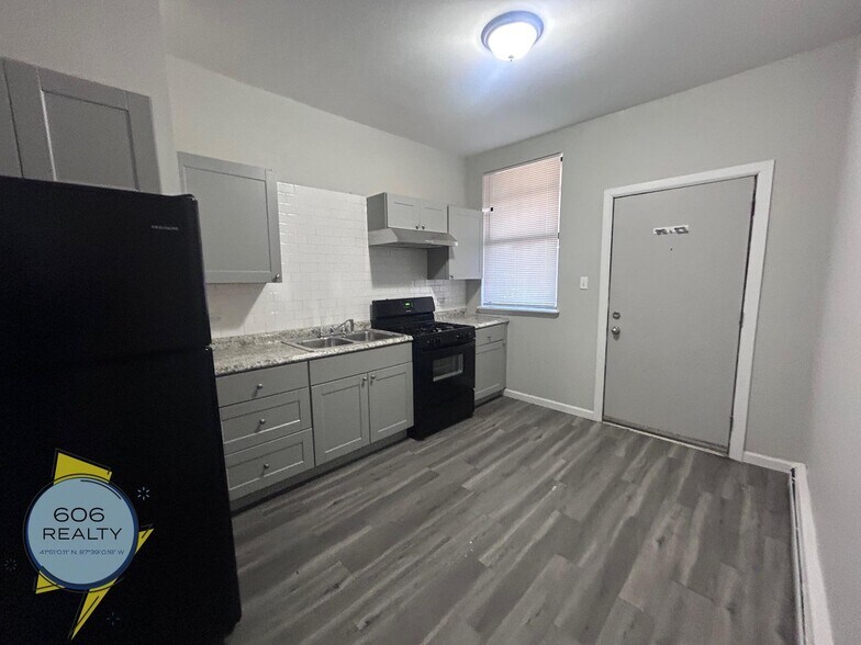 Building Photo - 5858 S King Dr