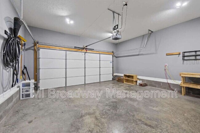 Building Photo - 1259 Eagle's View Dr