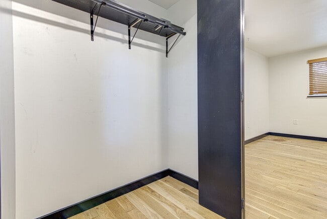 Building Photo - 1711 Brentwood St