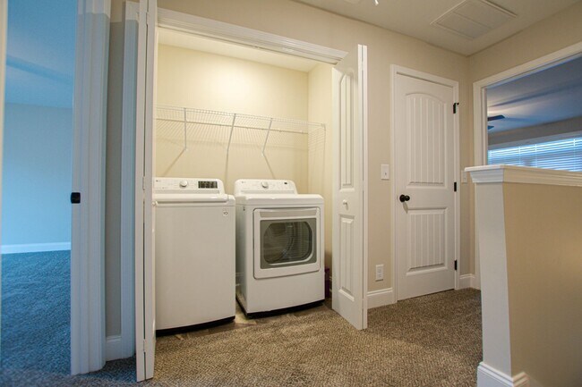 Building Photo - Pet Friendly Two Bedroom!