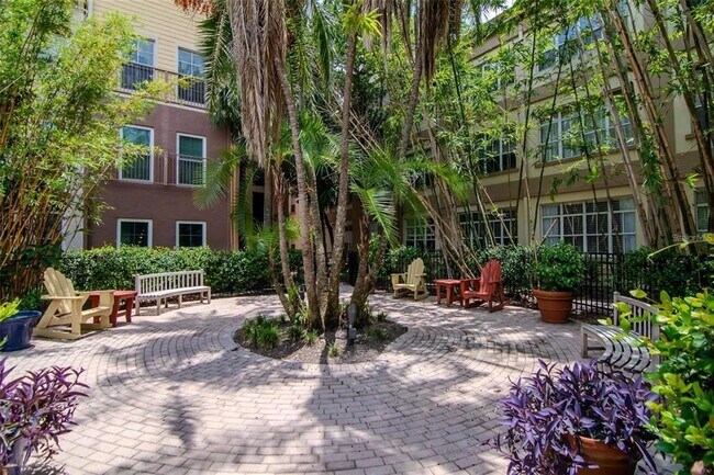 Building Photo - 504 S Armenia Ave