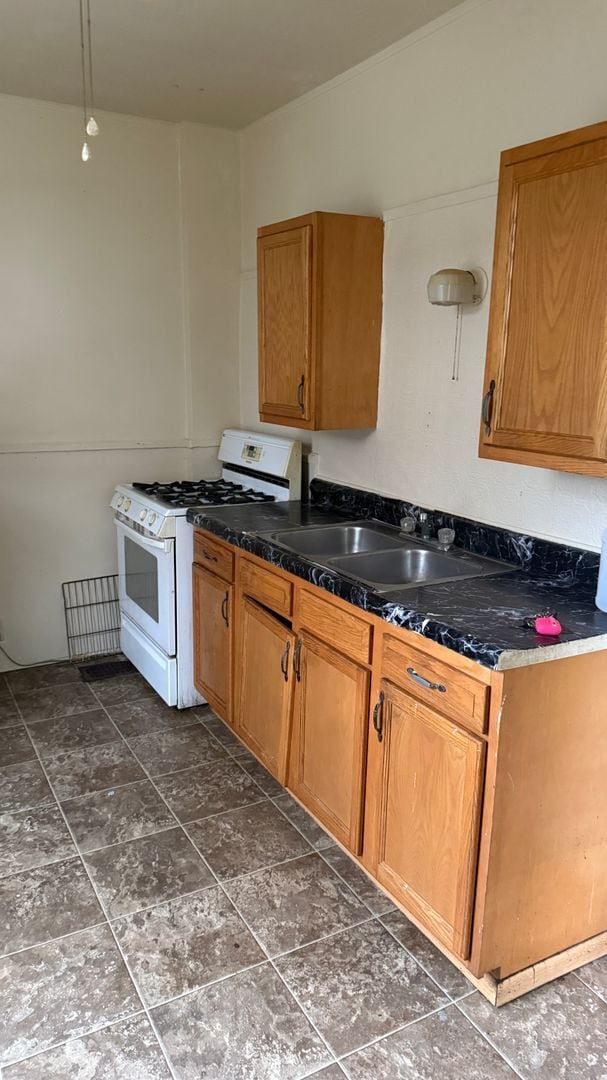 Building Photo - 318 Center Ave