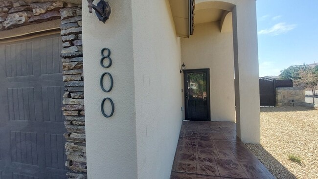 Building Photo - Backyard Oasis!!!  Beautiful 4 bedroom 2.5 bathroom 2 story home on corner lot!